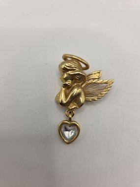 1581. Gold Tone Angel Wing Pendant Charm with Heart